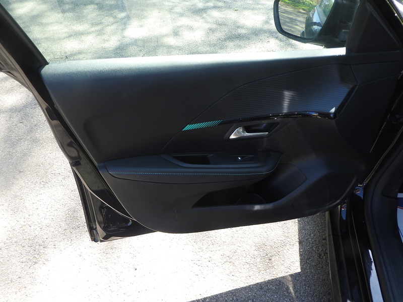 Peugeot 208 PureTech Allure - U6076