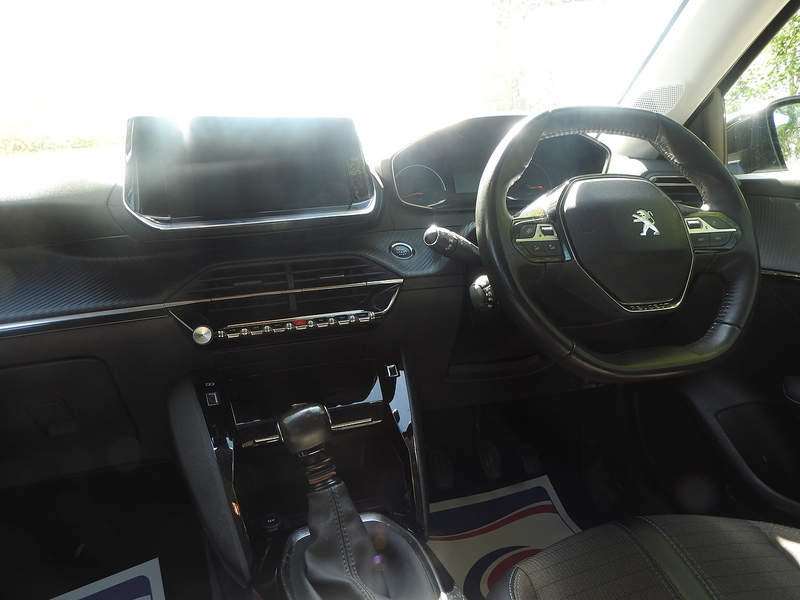 Peugeot 208 PureTech Allure - U6076