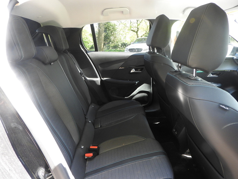 Peugeot 208 PureTech Allure - U6076