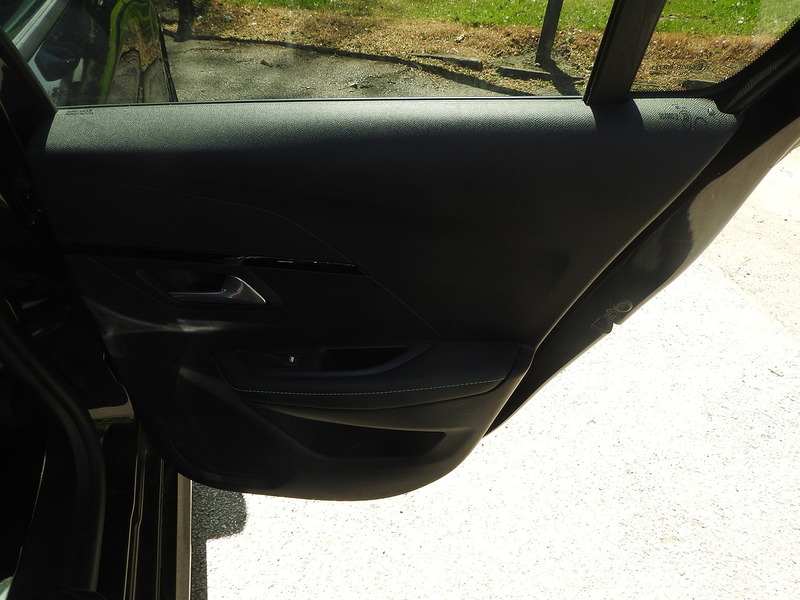 Peugeot 208 PureTech Allure - U6076