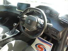Peugeot 208 PureTech Allure 