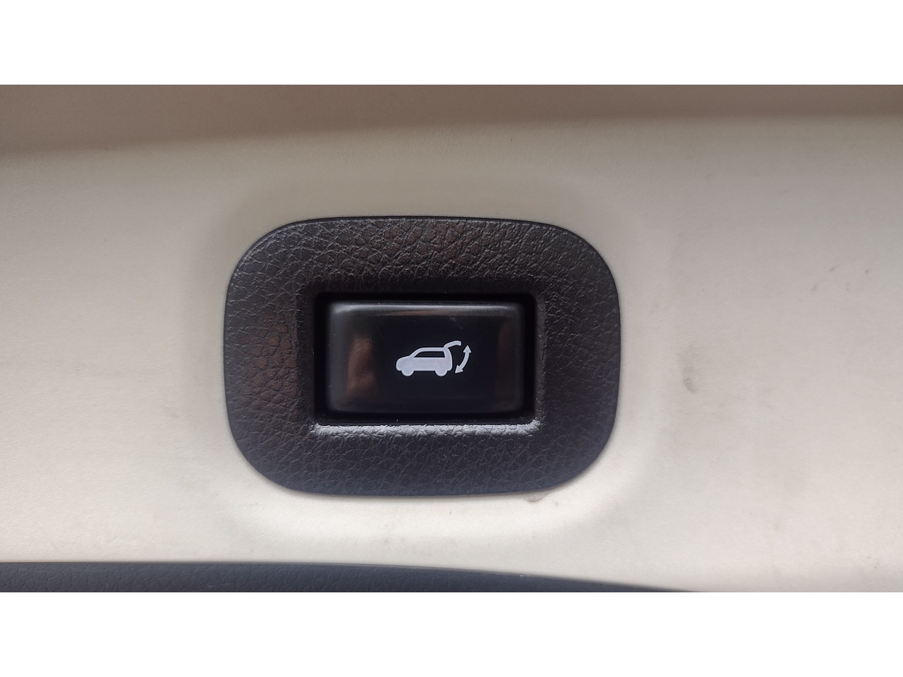 NISSAN X TRAIL DCI N VISION 2017 129,889 MLS 1.6 MANUAL DIESEL 8,490...