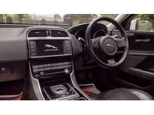 Jaguar XE d Portfolio 