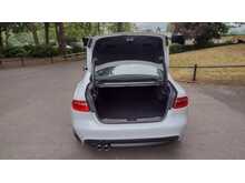 Jaguar XE d Portfolio 