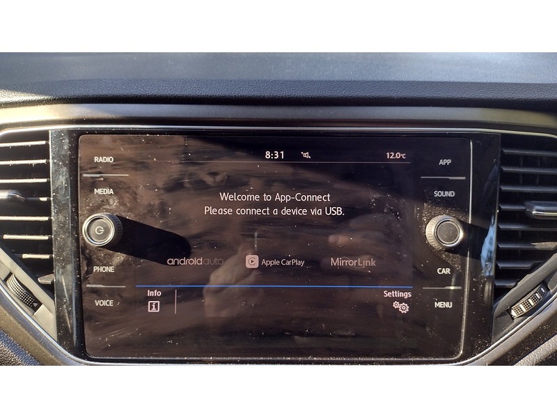 Volkswagen T-Roc TDI SE - U6385