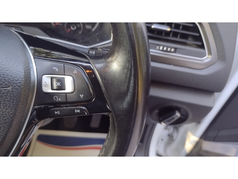 Volkswagen T-Roc TDI SE - U6385