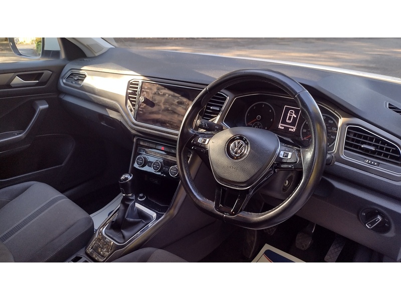 Volkswagen T-Roc TDI SE - U6385