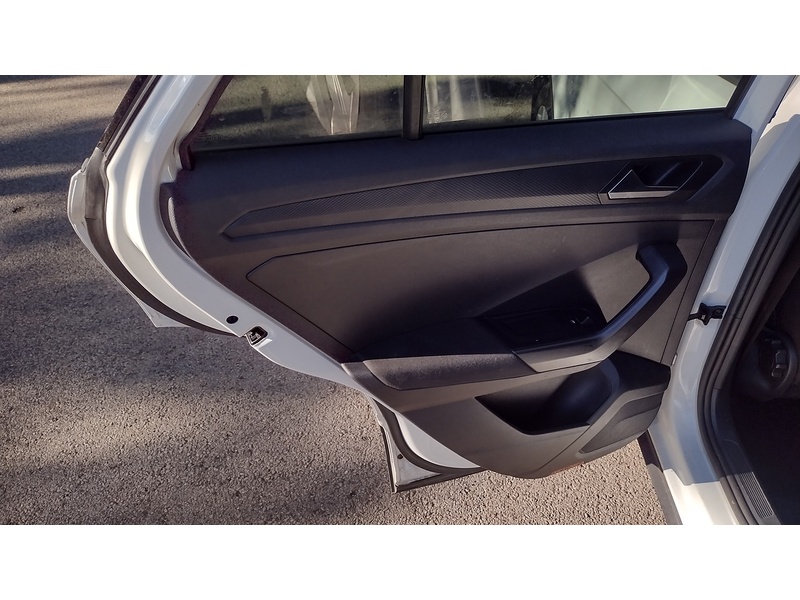 Volkswagen T-Roc TDI SE - U6385