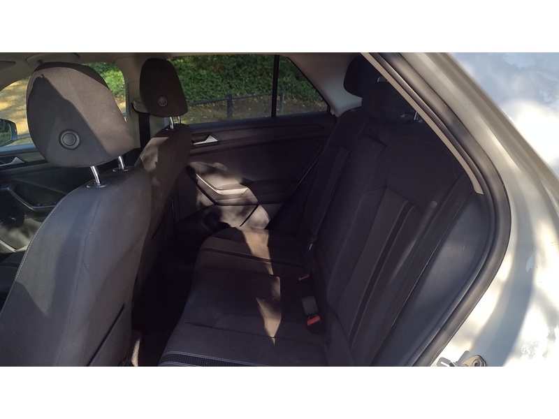 Volkswagen T-Roc TDI SE - U6385