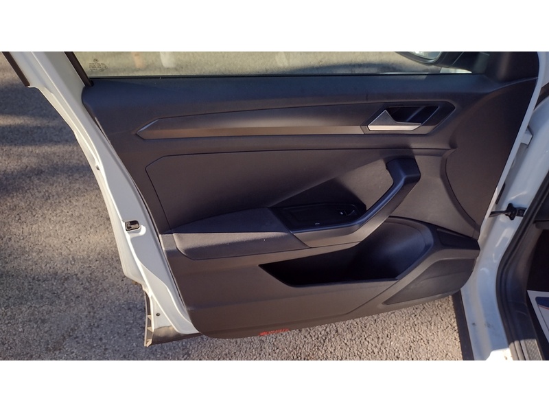 Volkswagen T-Roc TDI SE - U6385