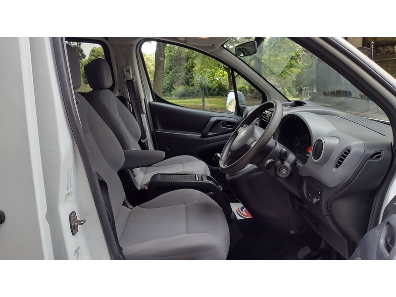 Peugeot Partner 1.6 HDi S Crew Van 4dr Diesel Manual L2 H1 (147 g/km, 90 bhp) - U6403