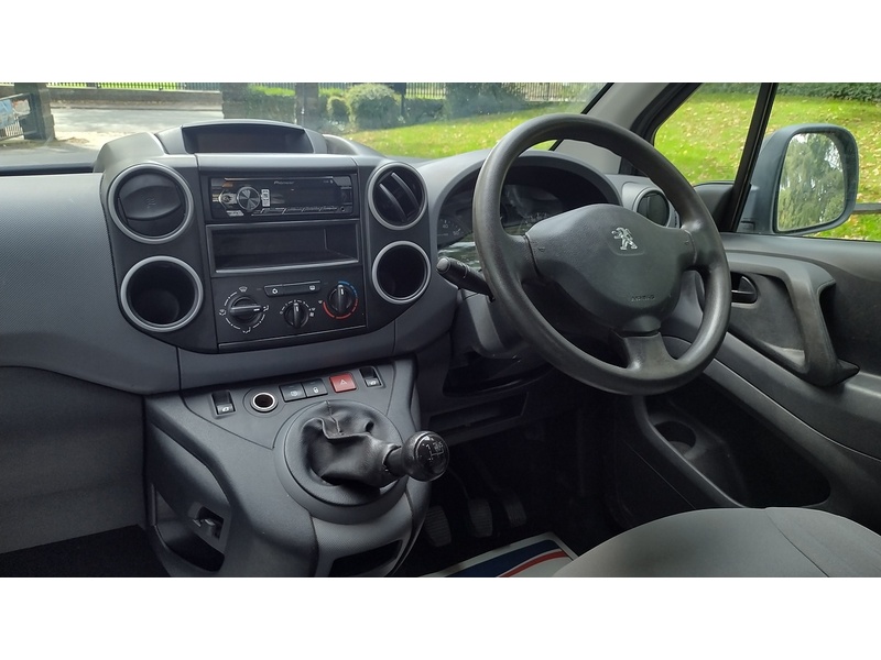 Peugeot Partner 1.6 HDi S Crew Van 4dr Diesel Manual L2 H1 (147 g/km, 90 bhp) - U6403