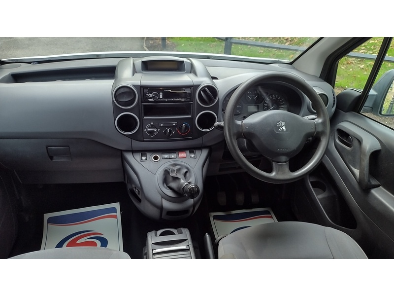 Peugeot Partner 1.6 HDi S Crew Van 4dr Diesel Manual L2 H1 (147 g/km, 90 bhp) - U6403