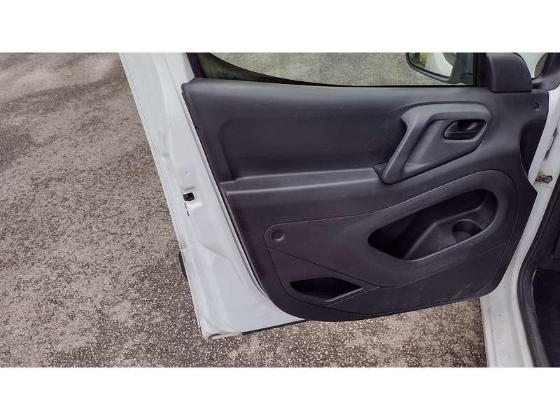 Peugeot Partner 1.6 HDi S Crew Van 4dr Diesel Manual L2 H1 (147 g/km, 90 bhp) - U6403
