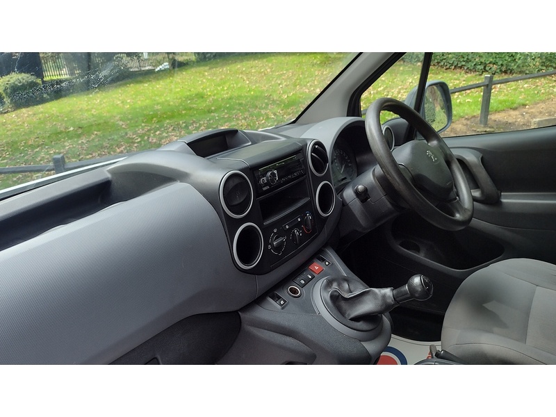 Peugeot Partner 1.6 HDi S Crew Van 4dr Diesel Manual L2 H1 (147 g/km, 90 bhp) - U6403
