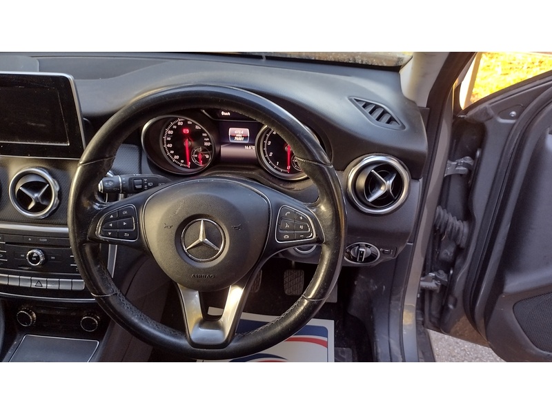 Mercedes-Benz GLA GLA200 SE - U6424