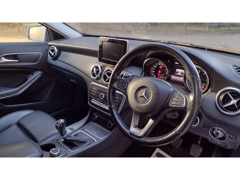 Mercedes-Benz GLA GLA200 SE - U6424