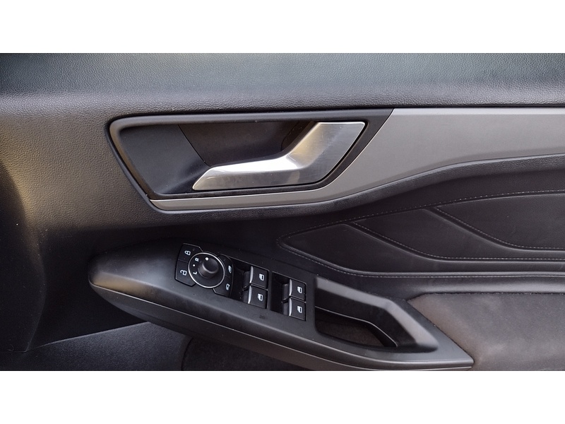 Ford Focus EcoBlue Titanium Style - U6444