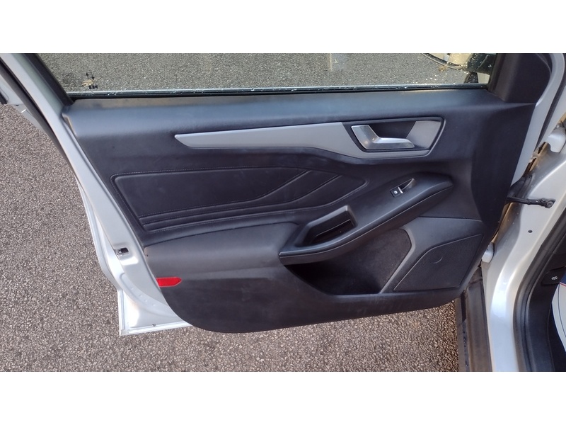 Ford Focus EcoBlue Titanium Style - U6444