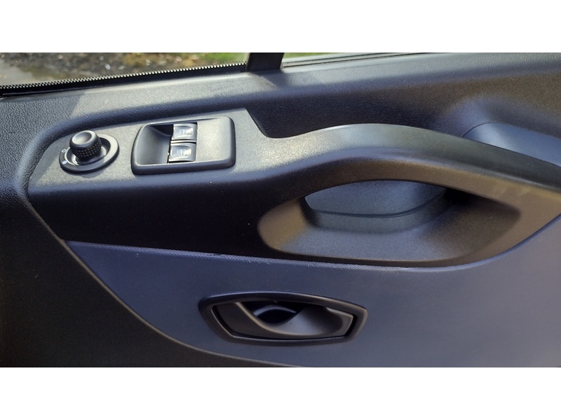 Vauxhall Vivaro 1.6 CDTi 2900 Combi Van Double Cab 5dr Diesel Manual L2 H1 Euro 6 (s/s) (9 Seat) (120 ps) - U6472