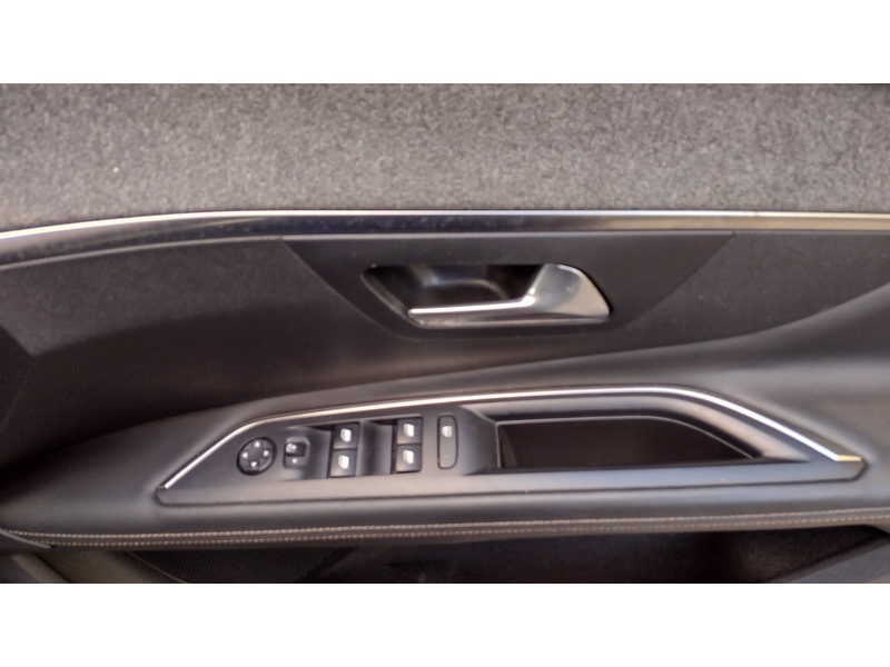Peugeot 3008 PureTech GT Line - U6482