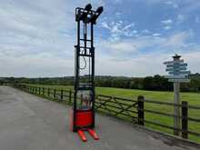 LINDE L12 Walkie Stacker