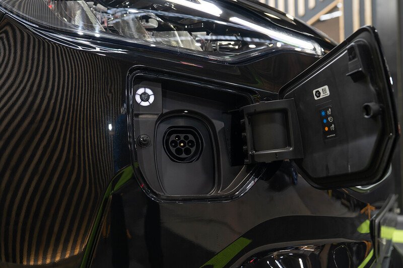 Ford Transit Custom 320 Limited Dciv L2 2.5L Auto Plug-in Hybrid - N144