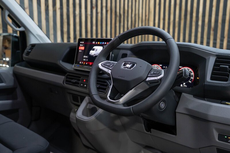 Volkswagen Crafter TDI CR35 BlueMotion Tech 4x4 MWB Commerce Plus - N202