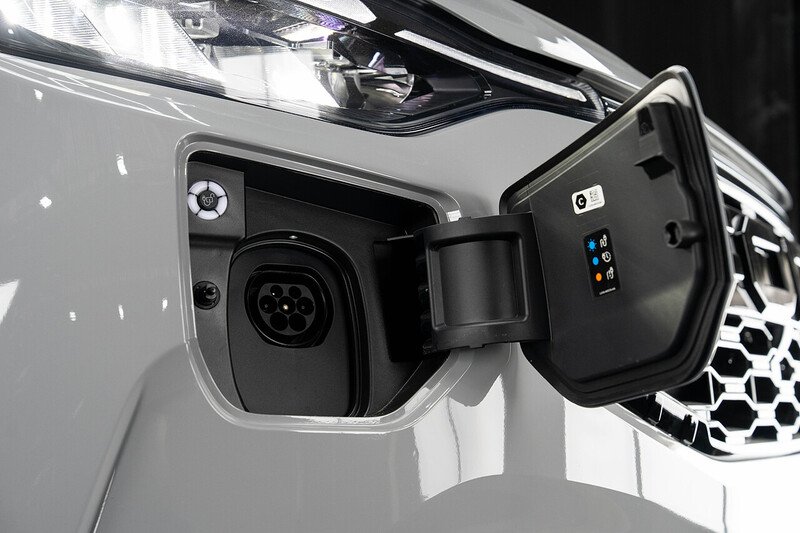 Ford Transit Custom 320 Limited L2 2.5L Auto Plug-in Hybrid - N213