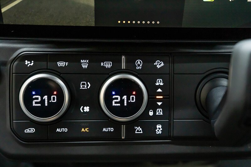 Land Rover Defender 110 Hard Top 110 SUV 4WD 3.0 Automatic Diesel - N256