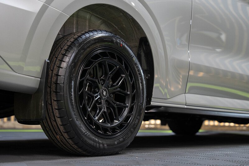 Ford Transit Custom 320 Limited L2 2.5L Auto Plug-in Hybrid - N259