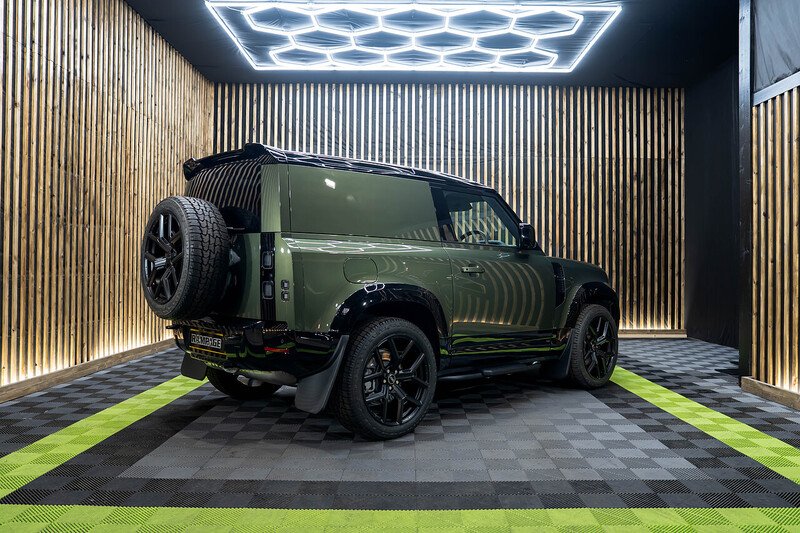 Land Rover Defender 90 SUV HSE 4WD 3.0L Automatic Diesel - N268