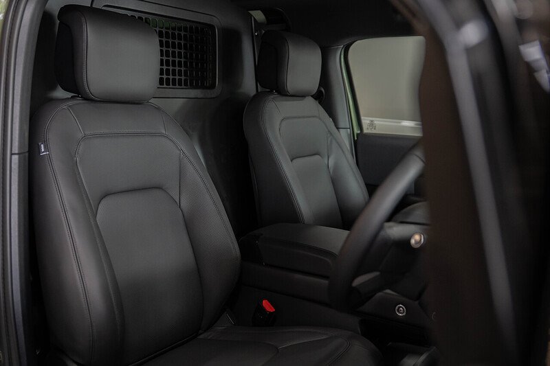Land Rover Defender 90 SUV HSE 4WD 3.0L Automatic Diesel - N268