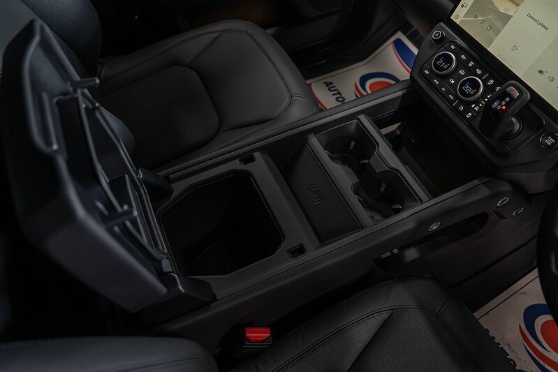 Land Rover Defender 90 SUV HSE 4WD 3.0L Automatic Diesel - N268