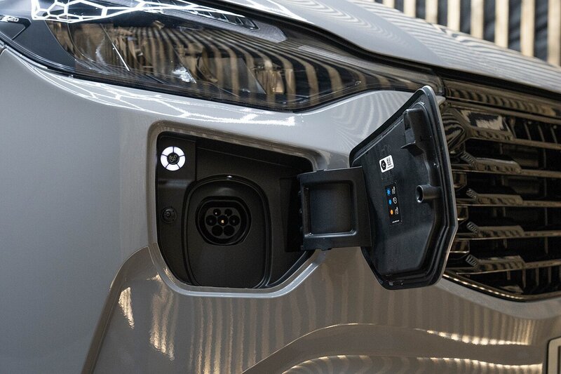 Ford Transit Custom 320 Limited L2 2.5L Auto Plug-in Hybrid - N311