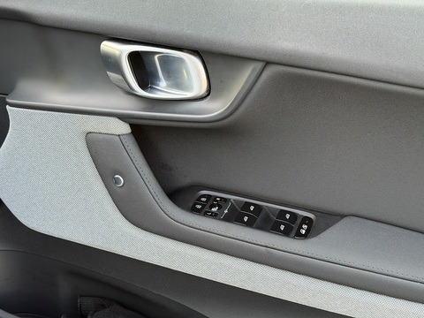 Single Motor 69kWh Standard Range Fastback 5dr Electric Auto FWD (231 ps)