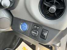 Toyota Yaris VVT-h Icon Tech 