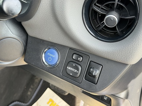 1.5 VVT-h Icon Tech Hatchback 5dr Petrol Hybrid E-CVT Euro 6 (s/s) (100 ps)