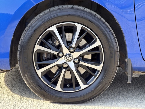 1.5 VVT-h Icon Tech Hatchback 5dr Petrol Hybrid E-CVT Euro 6 (s/s) (100 ps)