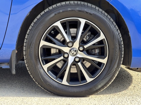 1.5 VVT-h Icon Tech Hatchback 5dr Petrol Hybrid E-CVT Euro 6 (s/s) (100 ps)