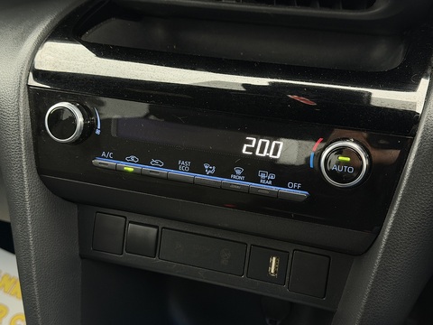 1.5 VVT-h Design SUV 5dr Petrol Hybrid E-CVT Euro 6 (s/s) (116 ps)