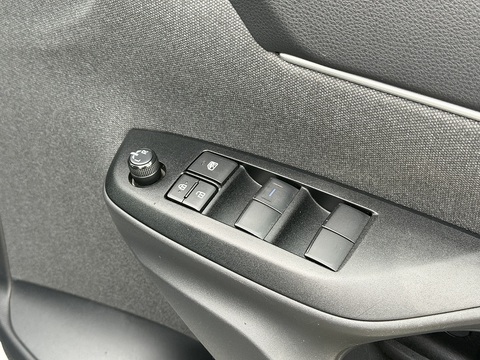 1.5 VVT-h Design SUV 5dr Petrol Hybrid E-CVT Euro 6 (s/s) (116 ps)