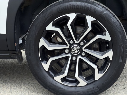 1.5 VVT-h Design SUV 5dr Petrol Hybrid E-CVT Euro 6 (s/s) (116 ps)