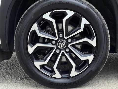 1.5 VVT-h Design SUV 5dr Petrol Hybrid E-CVT Euro 6 (s/s) (116 ps)