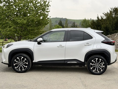 1.5 VVT-h Design SUV 5dr Petrol Hybrid E-CVT Euro 6 (s/s) (116 ps)
