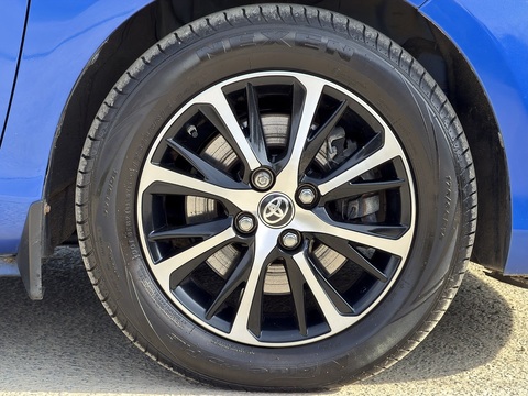 1.5 VVT-h Icon Tech Hatchback 5dr Petrol Hybrid E-CVT Euro 6 (s/s) (100 ps)