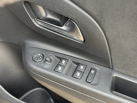 1.2 Turbo Ultimate Hatchback 5dr Petrol Auto Euro 6 (s/s) (130 ps)