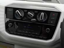 Volkswagen up! 1.0 beats 5dr Petrol Manual Euro 6 (s/s) (65 ps) 