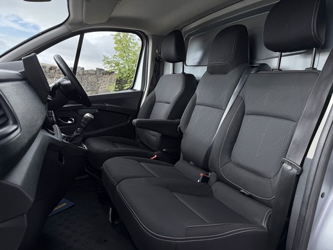 2.0 dCi 30 Tekna Panel Van 5dr Diesel Manual L1 H1 Euro 6 (s/s) (130 ps)