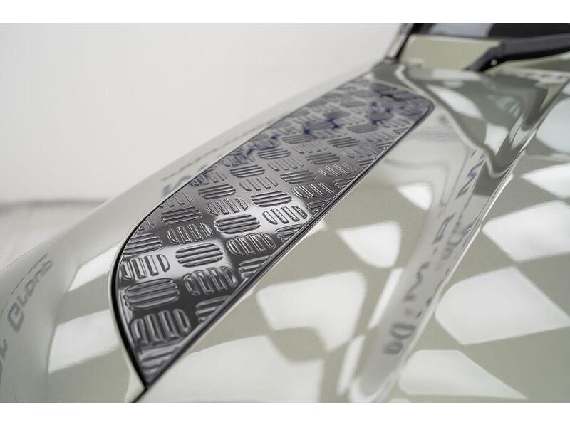 Land Rover Defender 110 2.0 SD4 SE Auto 4WD Euro 6 (s/s) 5dr - U1010